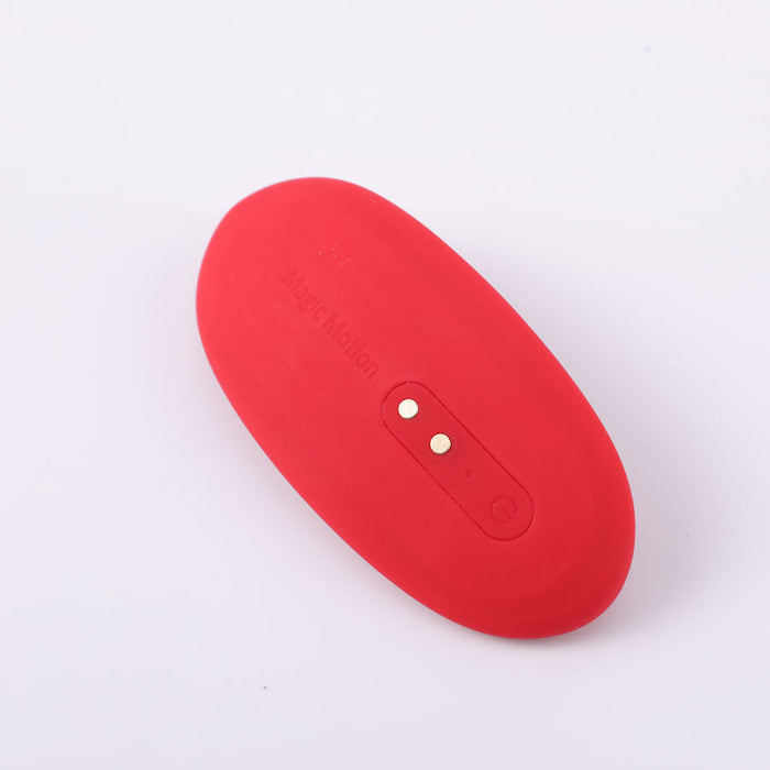Primer plano de Magic Nyx en silicona roja, destacando su textura y calidad premium para estimulación clitoriana.