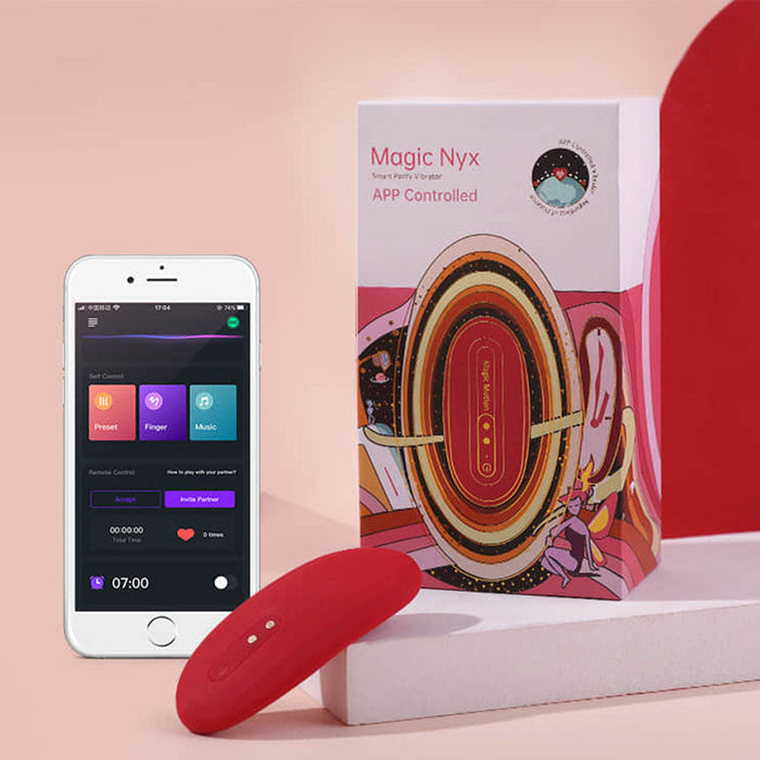 Control remoto del vibrador Magic Nyx mostrando la app de Magic Motion en un smartphone.